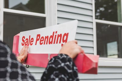 Sale pending sign on home